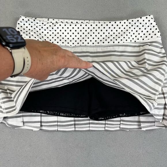 Lululemon Skirts Womens 32" White Black Run Pace Setter Skorts Ruffled Tennis - Picture 3 of 12